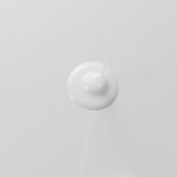 Осветляющая сыворотка с 5% ниацинамида и транексамовой кислоты Arocell Milky Drop Ampoule