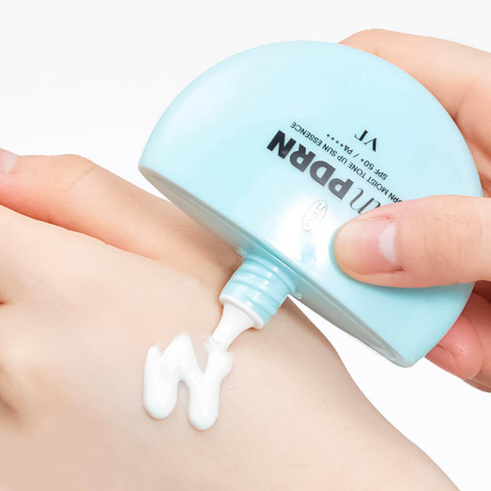 Солнцезащитная эссенция VT Cosmetics PDRN Moist Tone Up Sun Essence SPF50+ PA++++