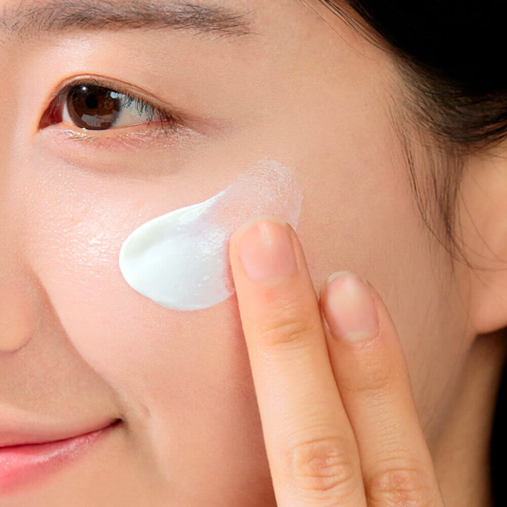 Солнцезащитный крем с центеллой SKIN1004 Madagascar Centella Air-Fit Suncream Light SPF30 PA++++