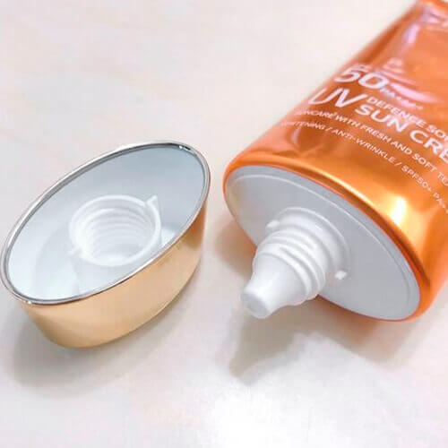 Мягкий солнцезащитный крем с ромашкой Deoproce UV Defence Soft Daily Sun Cream SPF 50+ PA++++